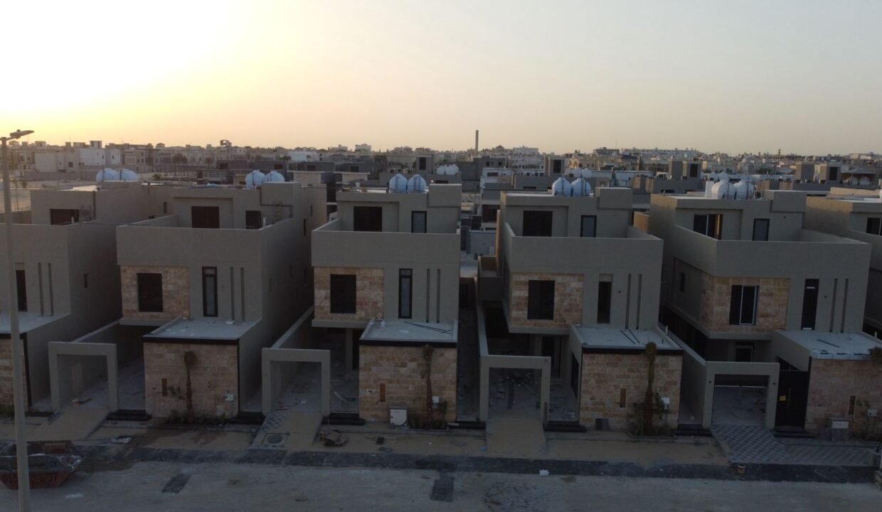 فلل مودرن دوبلكس للبيع في الفاخرية – واحة الشرقية تصميم عصري ومساحات